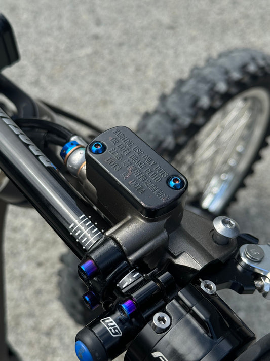 𝙏𝙞𝙩𝙖𝙣𝙞𝙪𝙢 𝙗𝙧𝙖𝙠𝙚 𝙘𝙖𝙥 𝙗𝙤𝙡𝙩𝙨