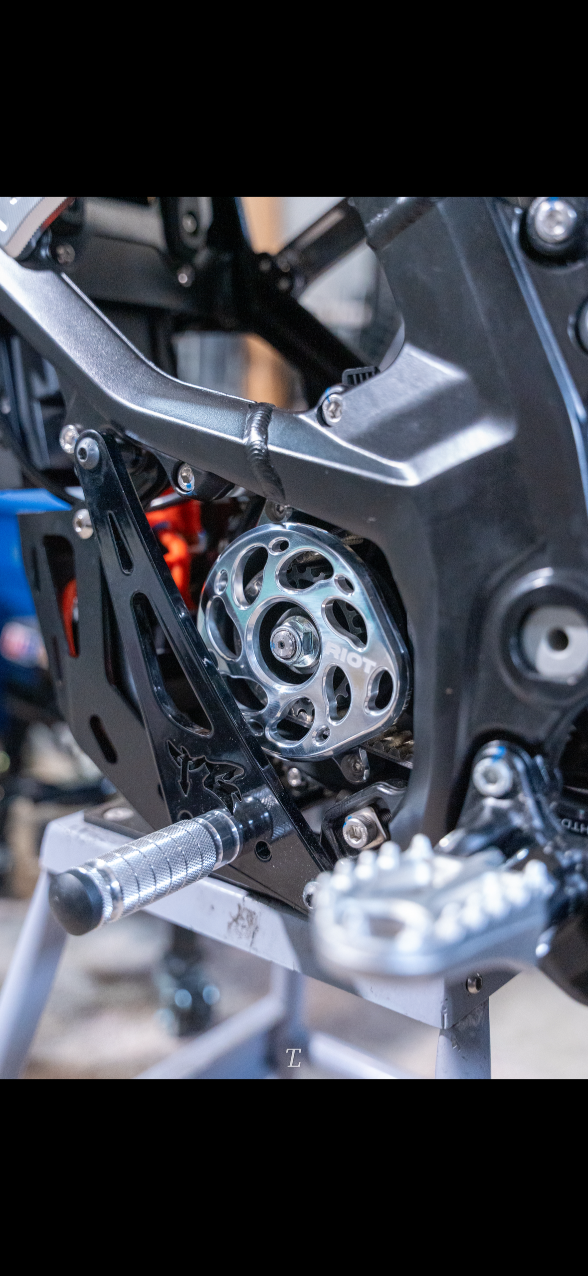 (INSTOCK 1-2 SHIPPING) Ultra bee Motor Cover (Metal)