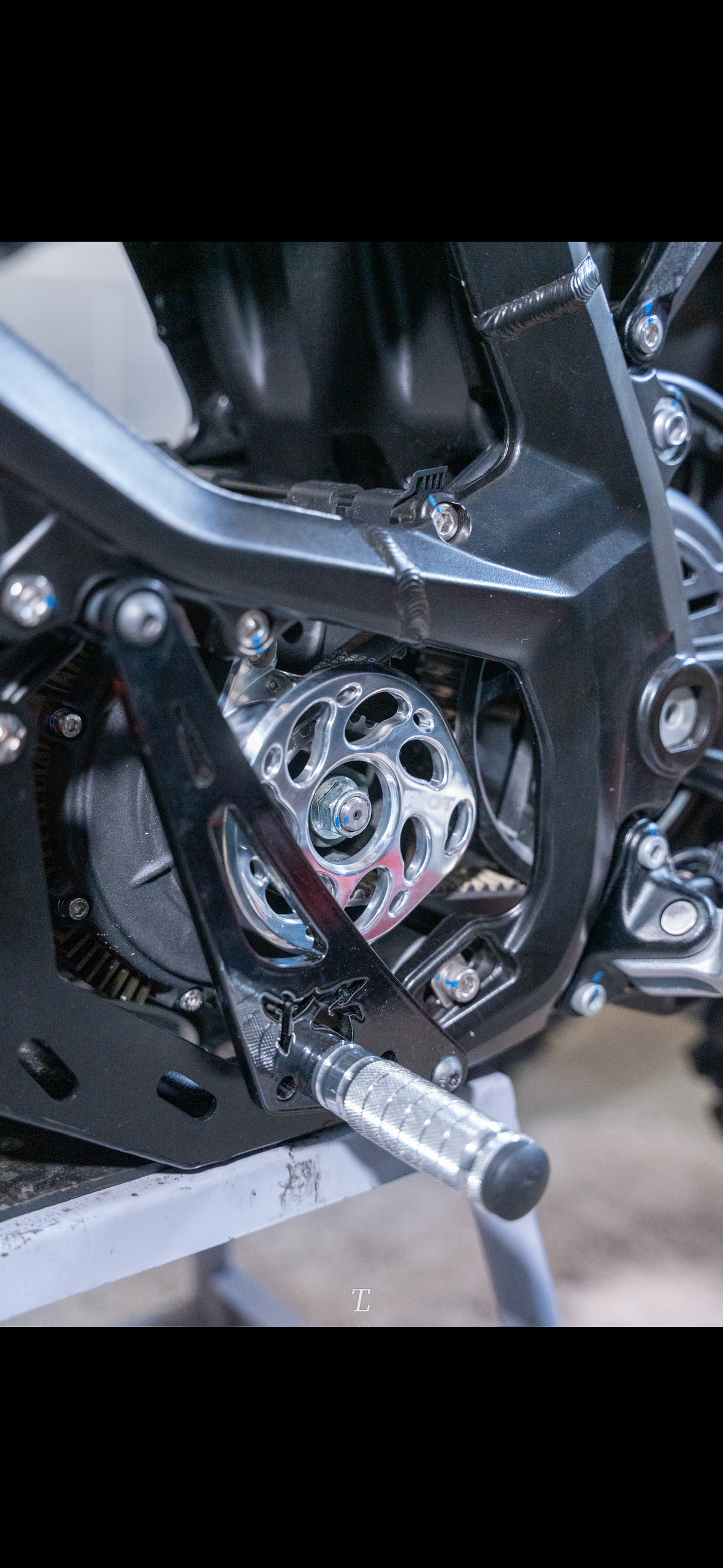 (INSTOCK 1-2 SHIPPING) Ultra bee Motor Cover (Metal)